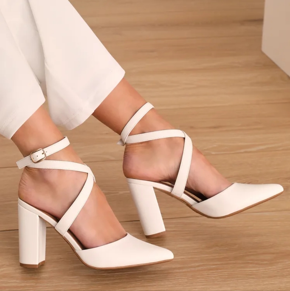 Lulus Panzy White Pointed-Toe Ankle Wrap Pumps Size 7